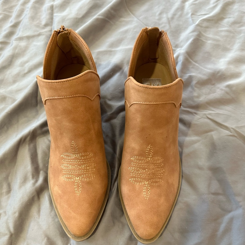 Dolce Vita ankle booties new-never worn